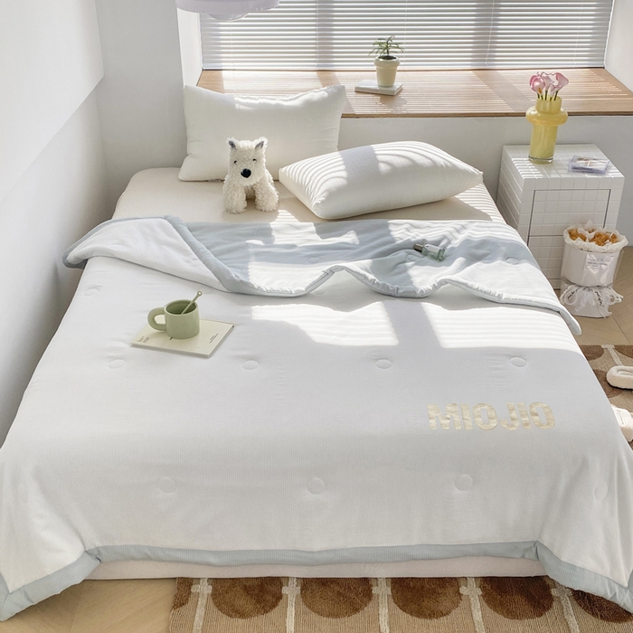 91家纺网 家纺一手货源 找家纺 梦恬佳  2024新款泡泡纱羽丝棉夏被 海盐日记