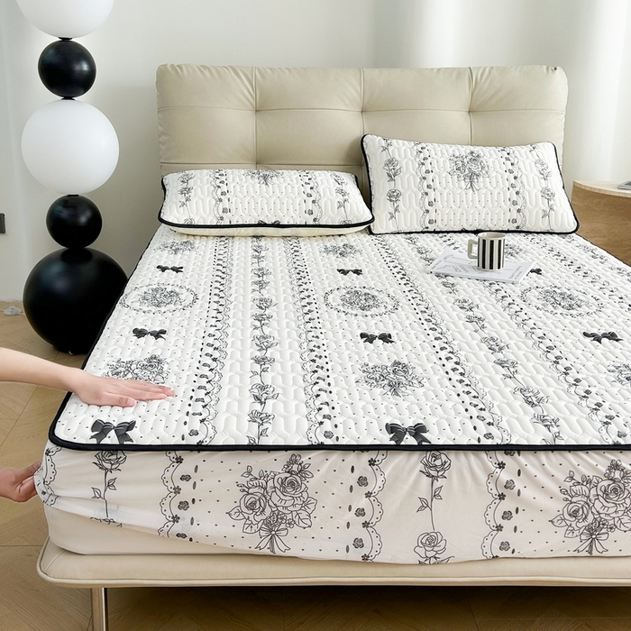 91家纺网 家纺一手货源 找家纺 2024年新品0.4乳胶凉席加厚床笠款三件套+凉感丝夏被可组合四件套-图片二 浪漫庄园-黑