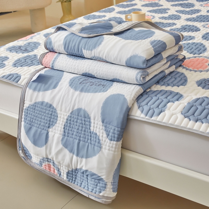 91家纺网 家纺一手货源 找家纺 LIFE.丽芙 2024年0.4乳胶凉席加厚条席款三件套＋凉感丝夏被可组合四件套图片一 爱心满满