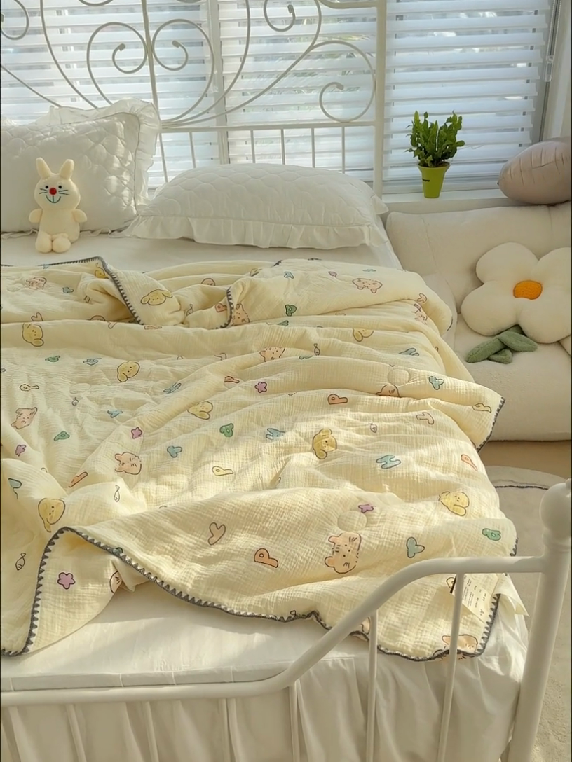 91家纺网 家纺一手货源 找家纺 芯恋 2025新款母婴级全棉皱皱纱儿童被双层纱夏被 萌趣字母