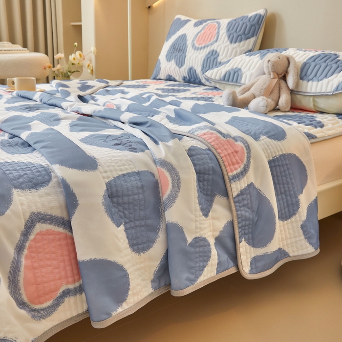 91家纺网 家纺一手货源 找家纺 LIFE.丽芙 2024年0.4乳胶凉席加厚条席款三件套＋凉感丝夏被可组合四件套图片一 爱心满满