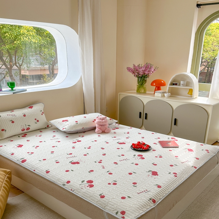 91家纺网 家纺一手货源 找家纺 慕尚家纺 2025新款凉感丝印花乳胶凉席 樱桃小兔