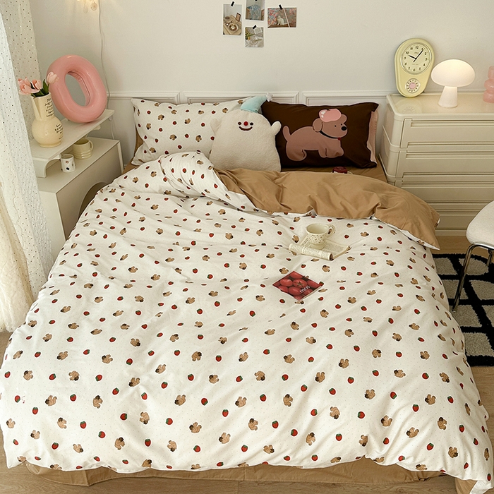 91家纺网 家纺一手货源 找家纺 昔可家纺 2024新款创意枕套全棉波点印花四件套 草莓小松鼠