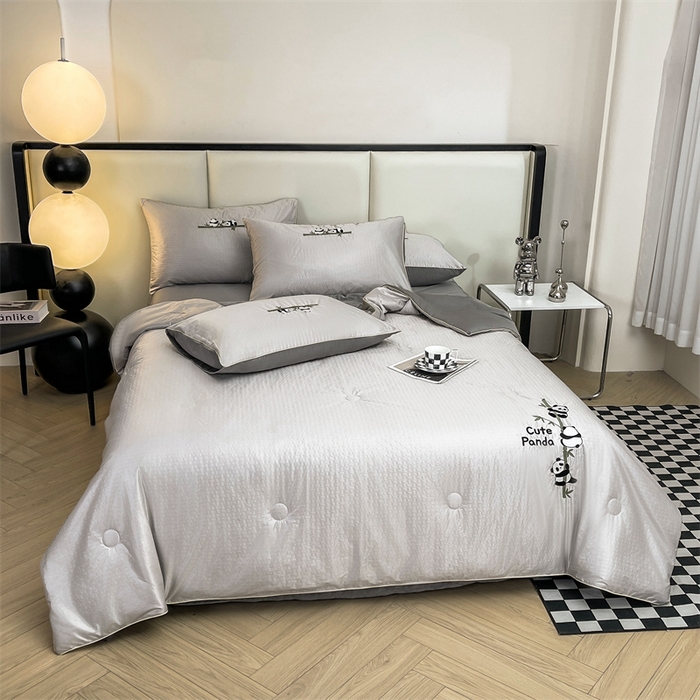 91家纺网 家纺一手货源 找家纺 古吉梦 2024新款水洗真丝提花夏被-熊猫 山灰+中灰