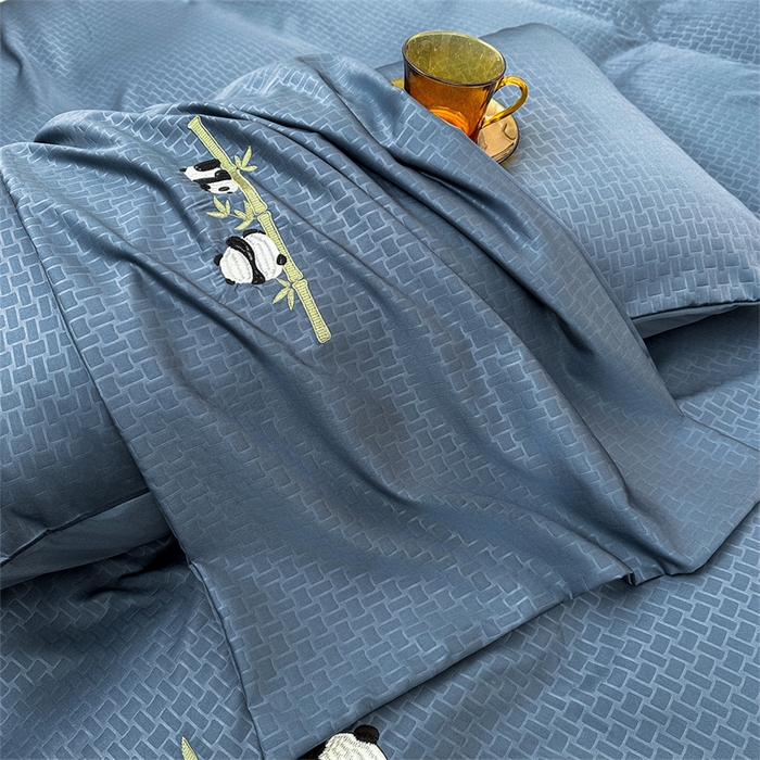 91家纺网 家纺一手货源 找家纺 古吉梦 2024新款水洗真丝提花四件套--熊猫 星空蓝