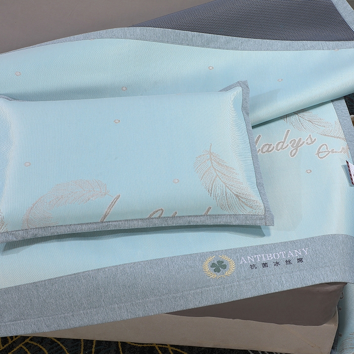 91家纺网 家纺一手货源 找家纺 新月家纺（锦威郎） 2024新款防滑无纺布牛奶冰丝席 羽毛