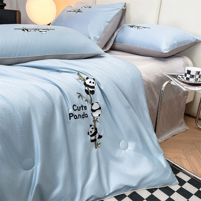 91家纺网 家纺一手货源 找家纺 古吉梦 2024新款水洗真丝提花夏被-熊猫 海青+山灰