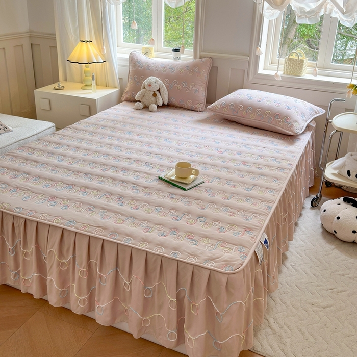 91家纺网 家纺一手货源 找家纺 尊康家纺（原磊科） 2024新款亲肤奶昔棉夹棉床裙-洛可可 洛可可-香槟金