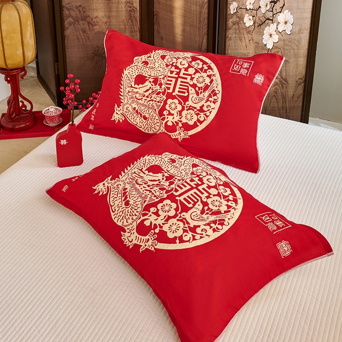 91家纺网 家纺一手货源 找家纺 美宜家 2025新款龙年全棉国潮大红多层纱布枕巾情侣婚庆枕巾52*78一对装 万事如意一对