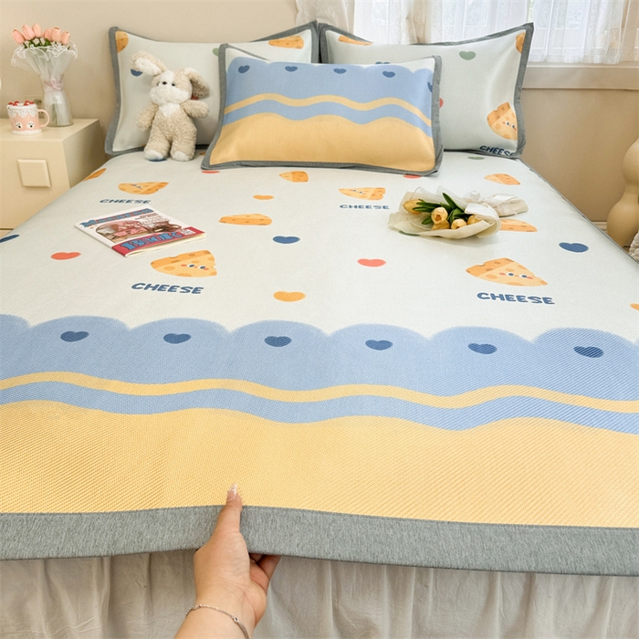 91家纺网 家纺一手货源 找家纺 懒猫家纺 2024新款600D数码印花冰藤凉席-床单款 爱心奶酪