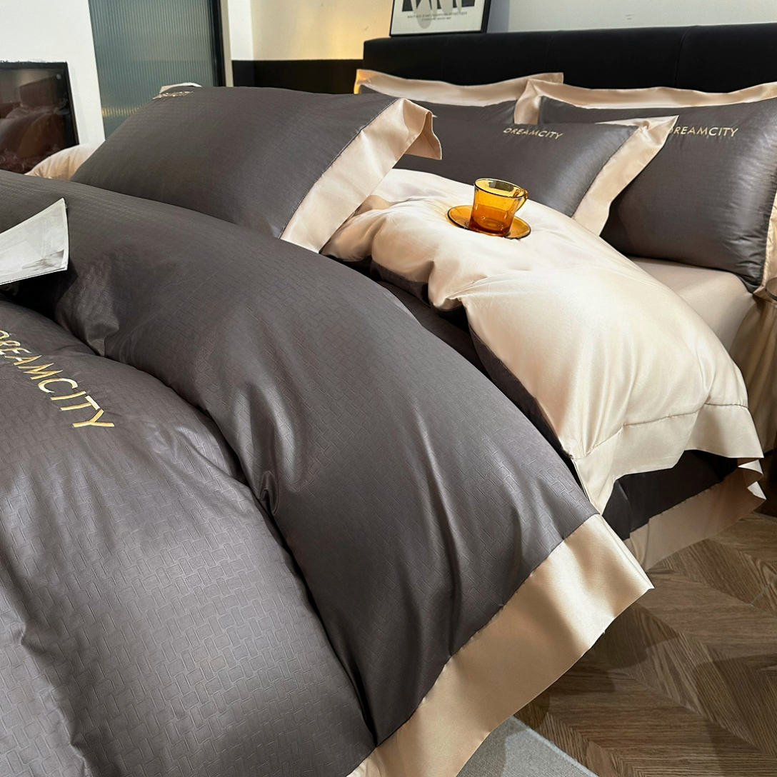 91家纺网 家纺一手货源 找家纺 古吉梦 2024新款水洗真丝提花四件套--迪梦  高级灰+奶茶