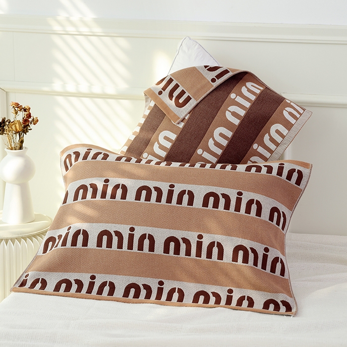 91家纺网 家纺一手货源 找家纺 朴尔毛巾被2024年新品全棉细纱编织纹AB版透气枕巾 字母世界52*78cm