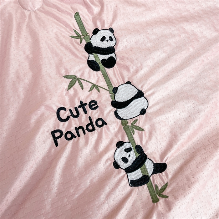 91家纺网 家纺一手货源 找家纺 古吉梦 2024新款水洗真丝提花夏被-熊猫 浅豆沙+山灰