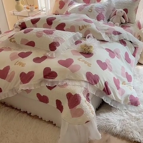 91家纺网 家纺一手货源 找家纺 添越 2024小清新韩版蕾丝花边纯棉夹棉床盖三件套全棉-怦然心动-粉