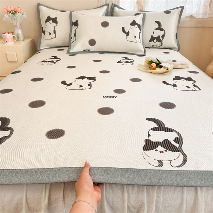 91家纺网 家纺一手货源 找家纺 懒猫家纺 2024新款600D数码印花冰藤凉席-床单款 波点猫咪