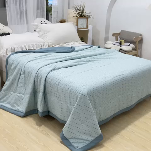 91家纺网 家纺一手货源 找家纺 伊婷人家纺 2024新款泡泡棉印花透气爽肤被 简约蓝