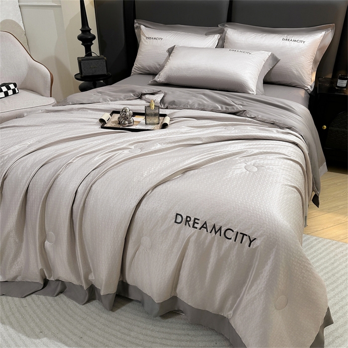 91家纺网 家纺一手货源 找家纺 古吉梦 2024新款水洗真丝提花夏被--迪梦 山灰+中灰