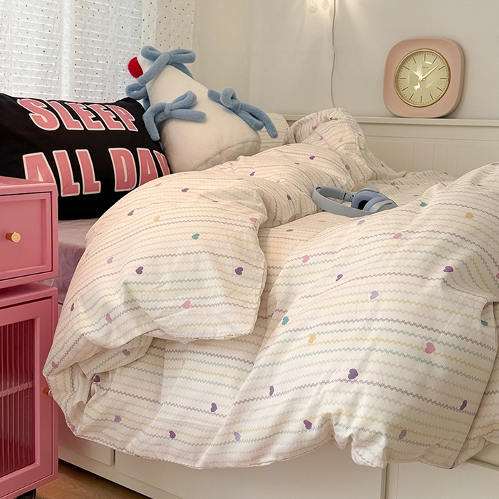 91家纺网 家纺一手货源 找家纺 昔可家纺 2024新款创意枕套全棉波点印花四件套 波纹爱心