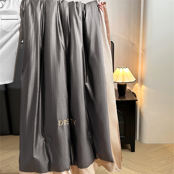 91家纺网 家纺一手货源 找家纺 古吉梦 2024新款水洗真丝提花夏被--迪梦 高级灰+奶茶