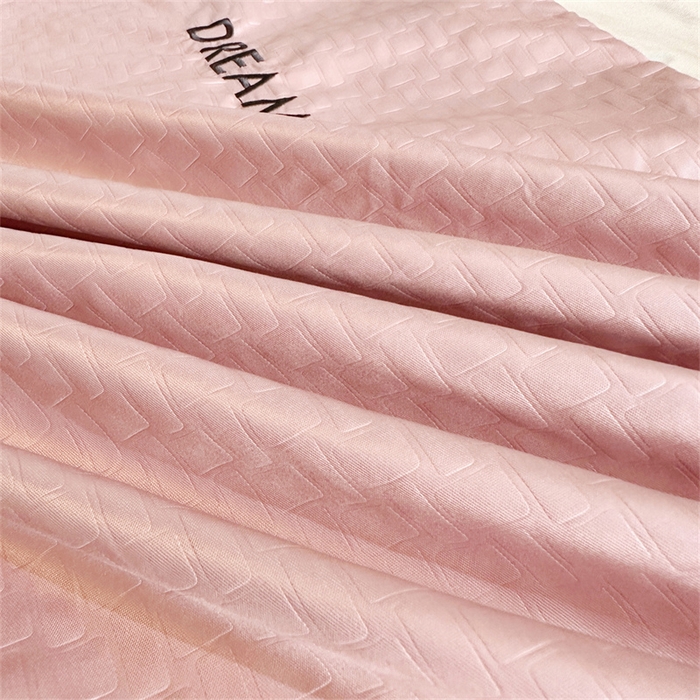 91家纺网 家纺一手货源 找家纺 古吉梦 2024新款水洗真丝提花四件套--迪梦  豆沙+山灰