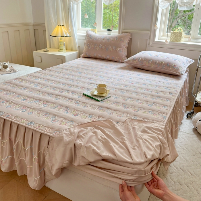 91家纺网 家纺一手货源 找家纺 尊康家纺（原磊科） 2024新款亲肤奶昔棉夹棉床裙-洛可可 洛可可-香槟金