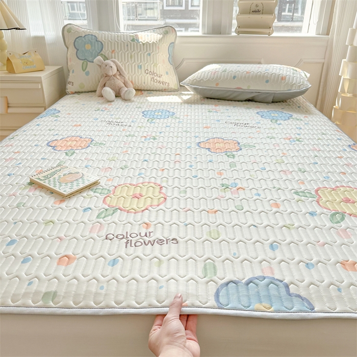 91家纺网 家纺一手货源 找家纺 慕尚家纺 2025新款凉感丝印花乳胶凉席 绿野小花