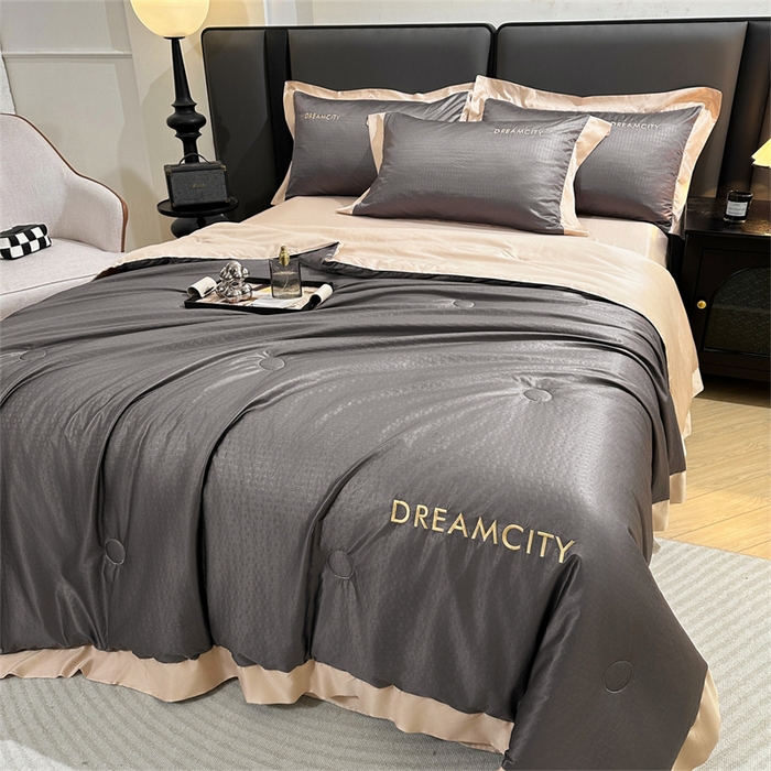 91家纺网 家纺一手货源 找家纺 古吉梦 2024新款水洗真丝提花夏被--迪梦 高级灰+奶茶