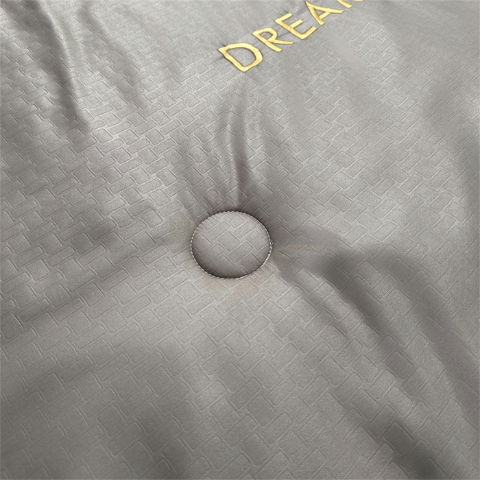 91家纺网 家纺一手货源 找家纺 古吉梦 2024新款水洗真丝提花夏被--迪梦 中灰+山灰