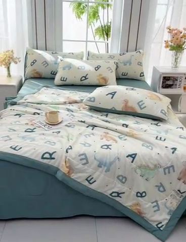 91家纺网 家纺一手货源 找家纺  盈超2024新款A类有氧提花泡泡纱床裙夏被四件套 字母恐龙