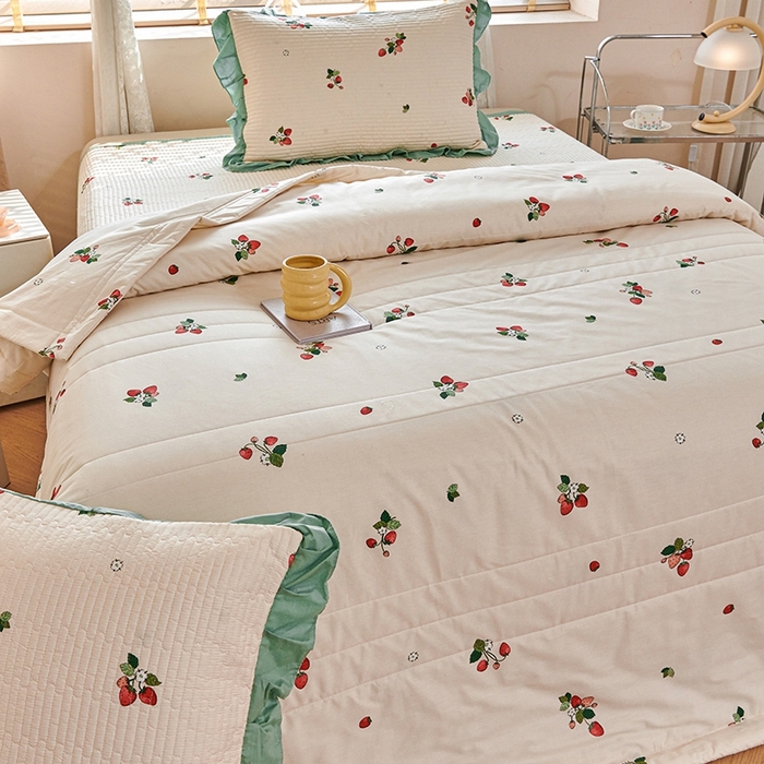 91家纺网 家纺一手货源 找家纺 金帛坊 2024新款全棉床盖夏被四件套 奶油草莓