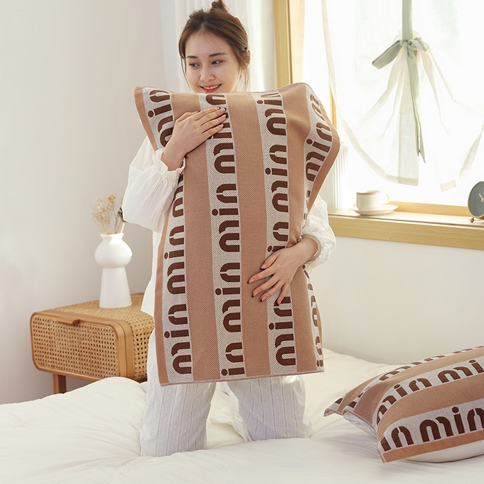 91家纺网 家纺一手货源 找家纺 朴尔毛巾被2024年新品全棉细纱编织纹AB版透气枕巾 字母世界52*78cm