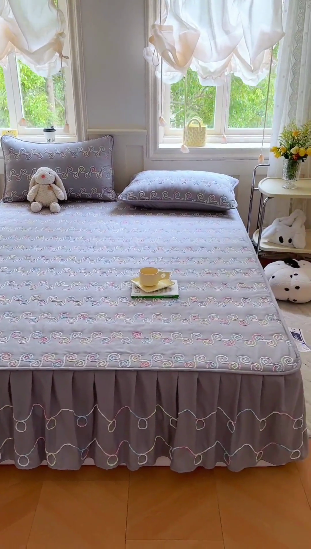 91家纺网 家纺一手货源 找家纺 尊康家纺（原磊科） 2024新款亲肤奶昔棉夹棉床裙-洛可可 洛可可-月光灰