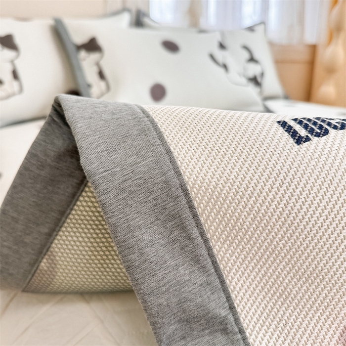 91家纺网 家纺一手货源 找家纺 懒猫家纺 2024新款600D数码印花冰藤凉席-床单款 波点猫咪