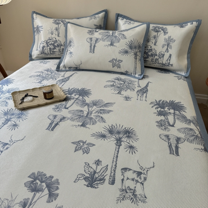 91家纺网 家纺一手货源 找家纺 懒猫家纺 2024新款600D数码印花冰藤凉席-床单款 绿野仙踪