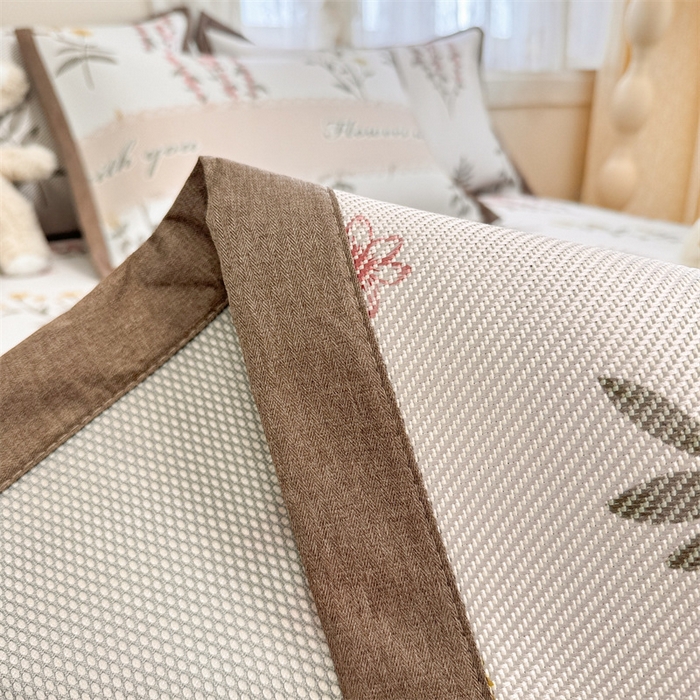 91家纺网 家纺一手货源 找家纺 懒猫家纺 2024新款600D数码印花冰藤凉席-床单款 花枝招展