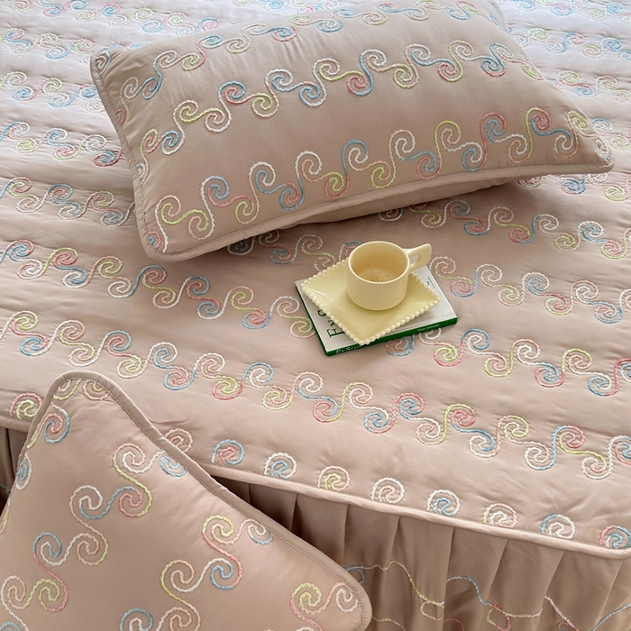 91家纺网 家纺一手货源 找家纺 尊康家纺（原磊科） 2024新款亲肤奶昔棉夹棉床裙-洛可可 洛可可-香槟金