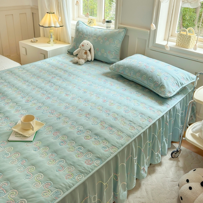 91家纺网 家纺一手货源 找家纺 尊康家纺（原磊科） 2024新款亲肤奶昔棉夹棉床裙-洛可可 洛可可-水波绿