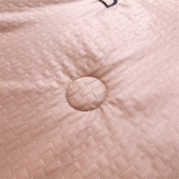 91家纺网 家纺一手货源 找家纺 古吉梦 2024新款水洗真丝提花夏被--迪梦 浅豆沙+山灰