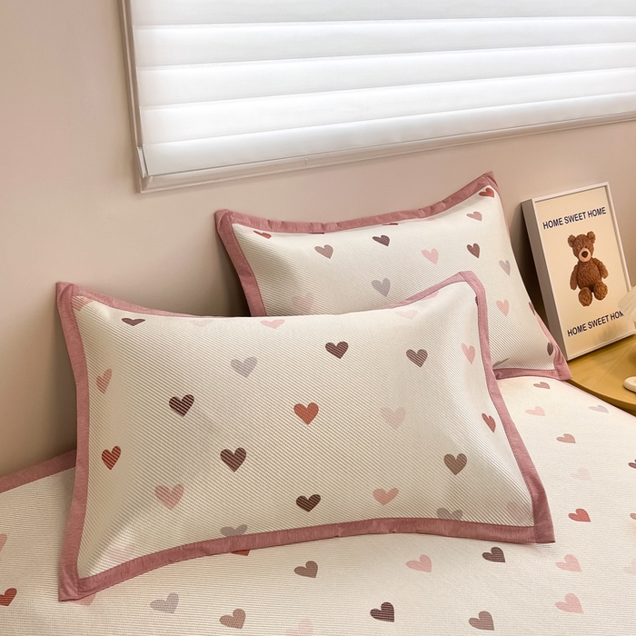 91家纺网 家纺一手货源 找家纺 懒猫家纺 2024新款600D数码印花冰藤凉席-床单款 粉色爱心