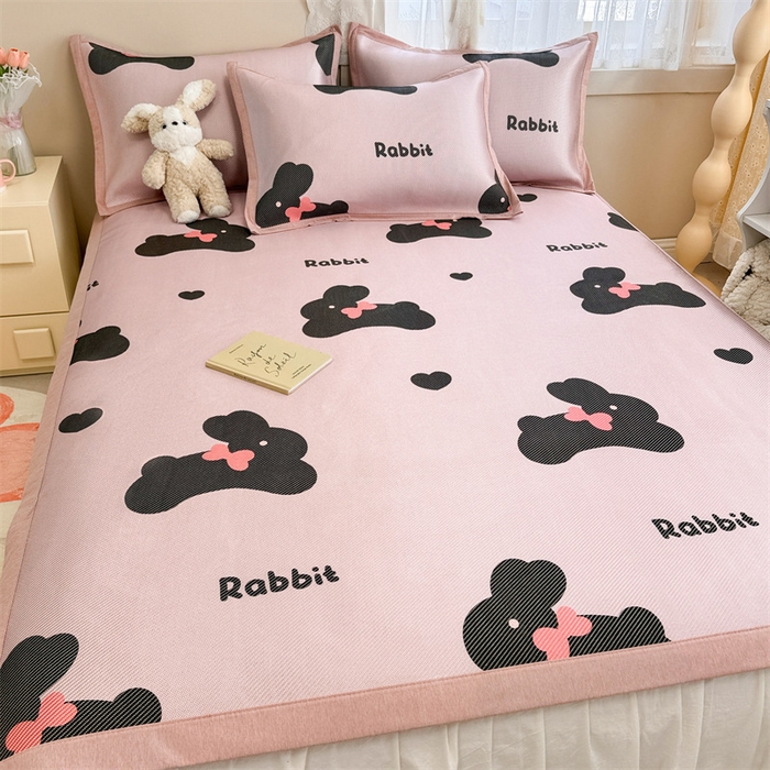 91家纺网 家纺一手货源 找家纺 懒猫家纺 2024新款600D数码印花冰藤凉席-床单款 爱心小兔