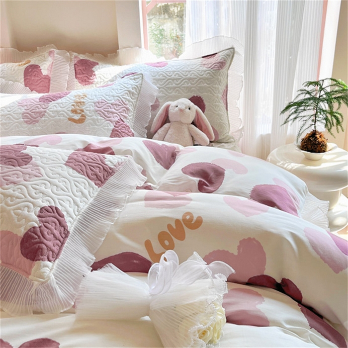 91家纺网 家纺一手货源 找家纺 添越 2024小清新韩版蕾丝花边纯棉夹棉床盖三件套全棉-怦然心动-粉