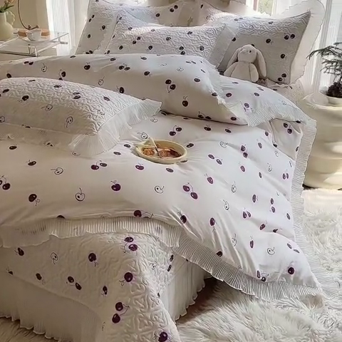 91家纺网 家纺一手货源 找家纺 添越 2024小清新韩版蕾丝花边纯棉夹棉床盖三件套全棉-紫色小樱桃
