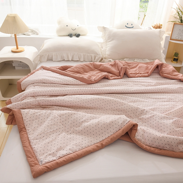 91家纺网 家纺一手货源 找家纺 伊婷人家纺 2024新款泡泡棉印花透气爽肤被 简约玉色