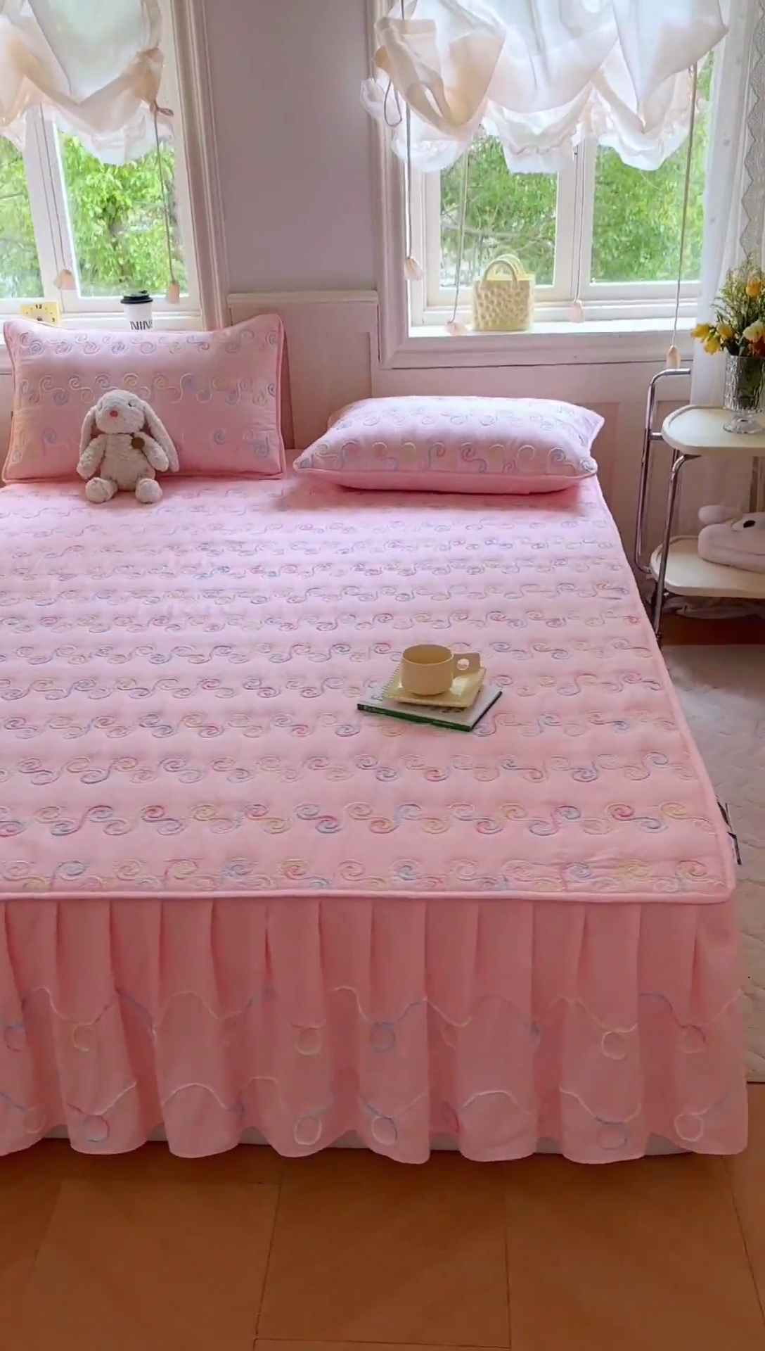 91家纺网 家纺一手货源 找家纺 尊康家纺（原磊科） 2024新款亲肤奶昔棉夹棉床裙-洛可可 洛可可-黛粉