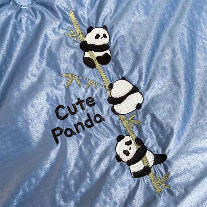 91家纺网 家纺一手货源 找家纺 古吉梦 2024新款水洗真丝提花夏被-熊猫 宾利蓝+奶茶