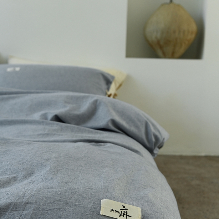 91家纺网 家纺一手货源 找家纺 山舍家居 2024 新款全棉棉麻纯色纽扣四件套 秋蓝