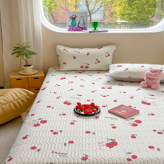 91家纺网 家纺一手货源 找家纺 慕尚家纺 2025新款凉感丝印花乳胶凉席 樱桃小兔