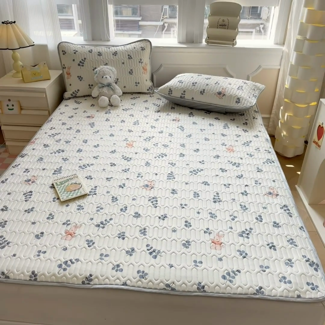 91家纺网 家纺一手货源 找家纺 慕尚家纺 2025新款凉感丝印花乳胶凉席 兔稚