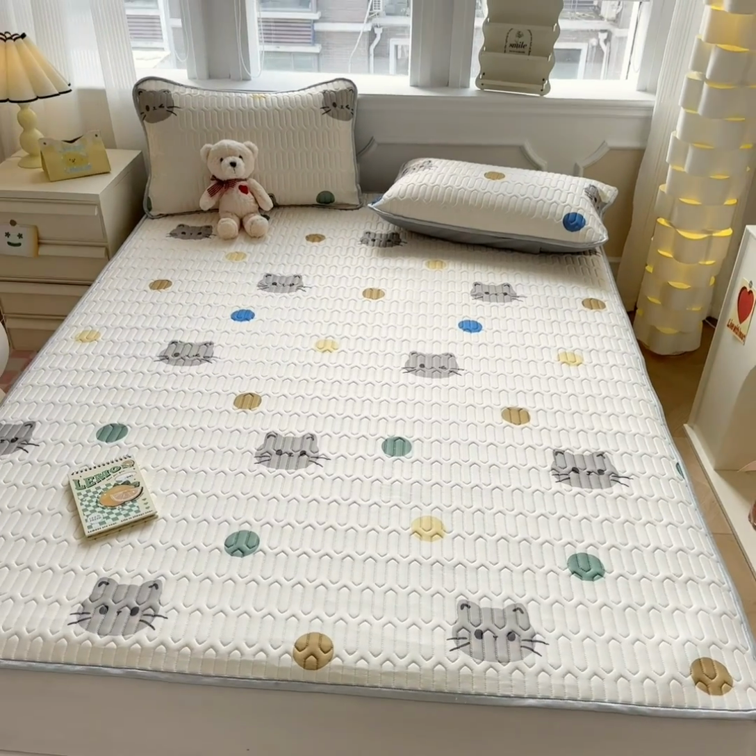 91家纺网 家纺一手货源 找家纺 慕尚家纺 2025新款凉感丝印花乳胶凉席 波点猫