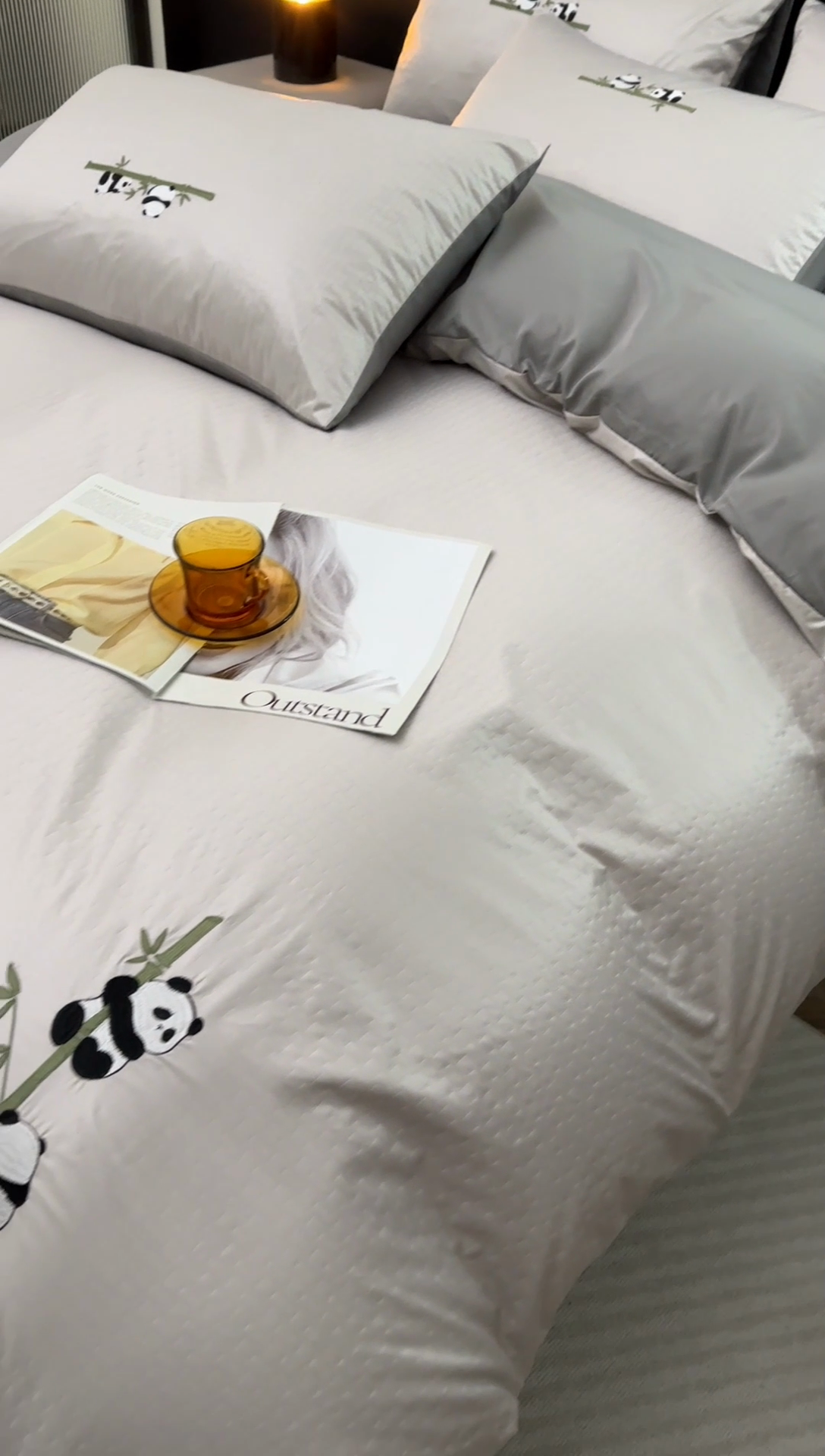 91家纺网 家纺一手货源 找家纺 古吉梦 2024新款水洗真丝提花四件套--熊猫 山灰+中灰